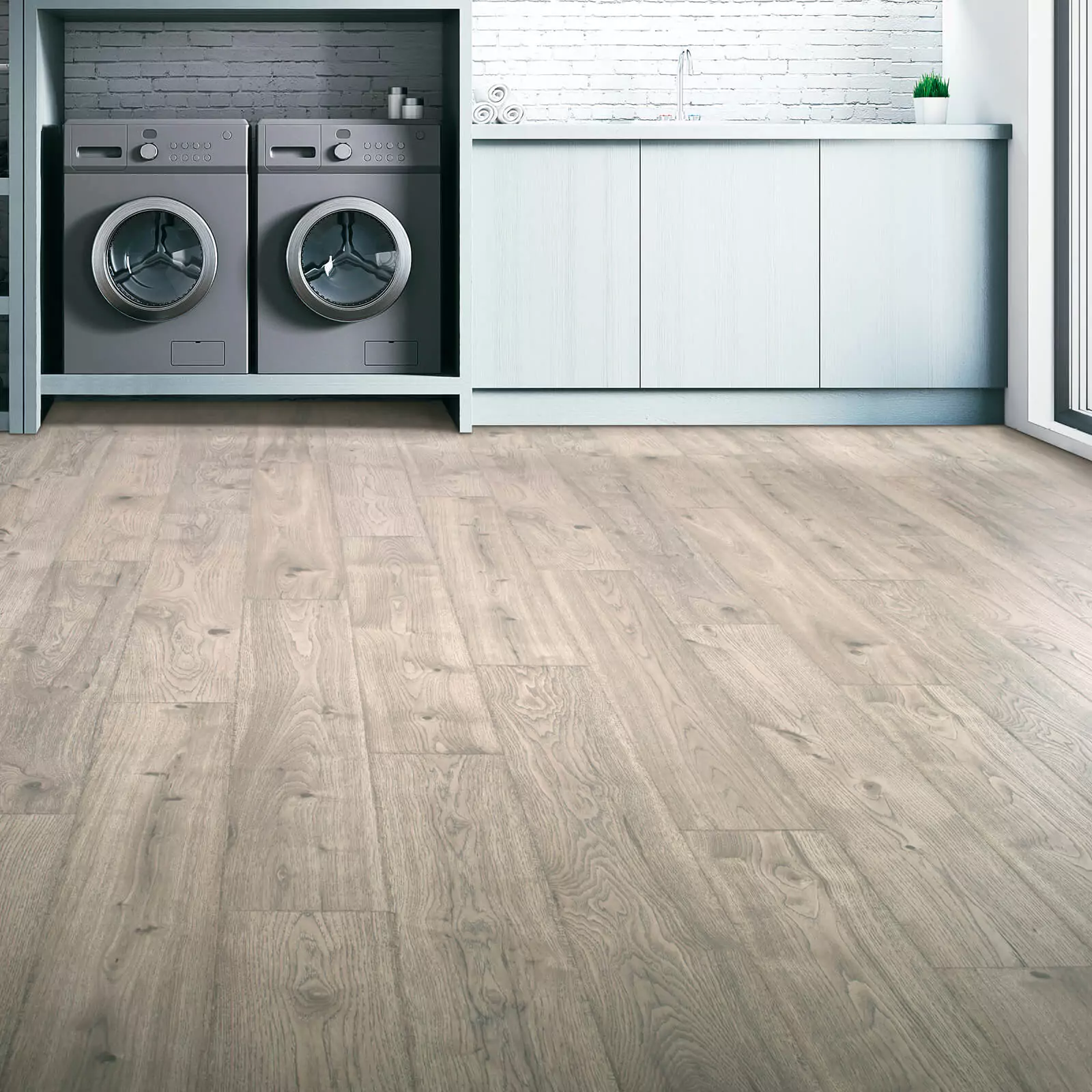 LAMINATE FLOORING